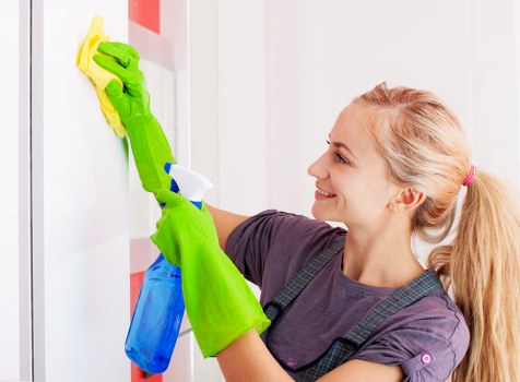 Professional carpet cleaning in an Islington home interior