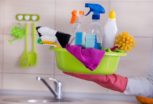 Professional oven cleaner in Islington cleaning a kitchen oven door and interior